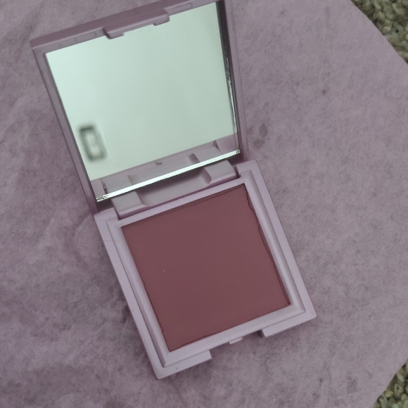 Mally Beauty Soft Raspberry Color Face Defender Sleek Compact Bundle 6 For $24 - Picture 5 of 5